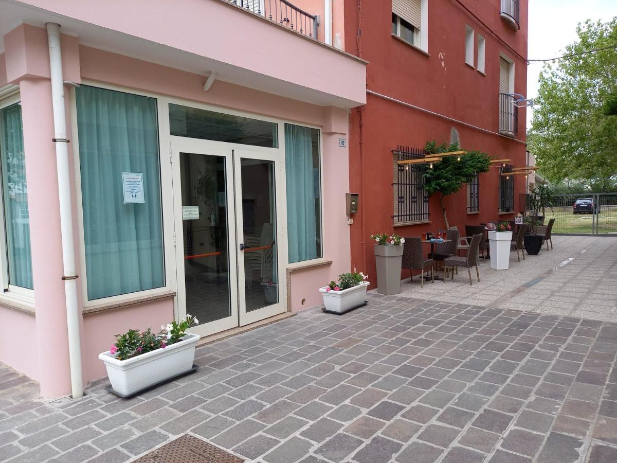 Hotel Serafini Misano Adriatico Exterior foto